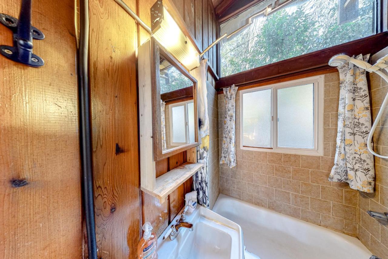Cozy Cedar Cabin Sedro Woolley Exterior photo
